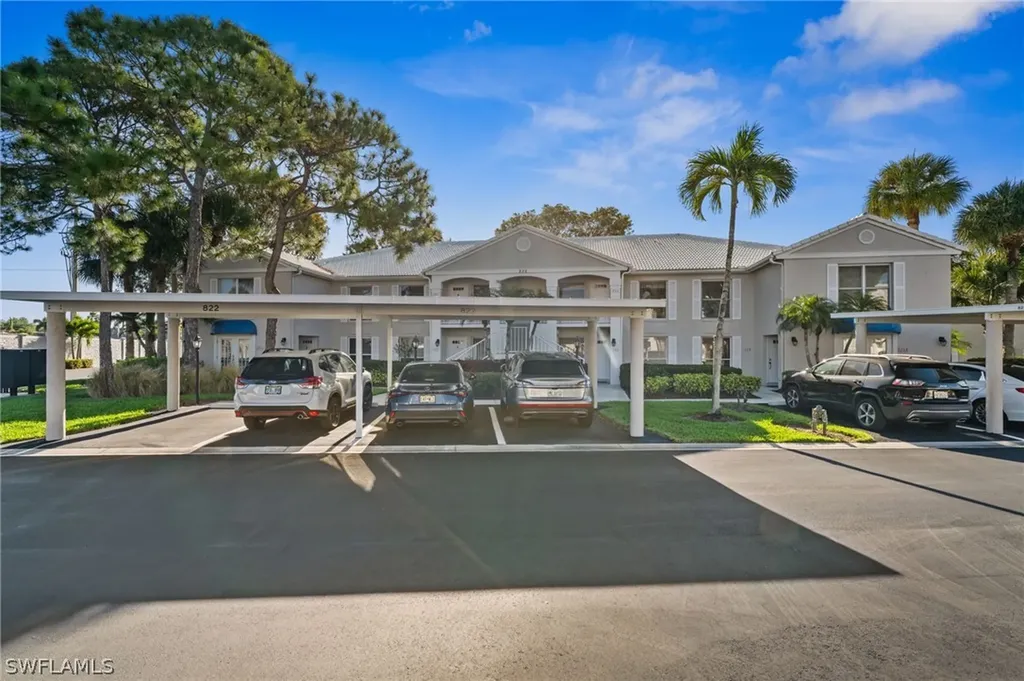 822 Gulf Pavilion Drive Naples FL 34108