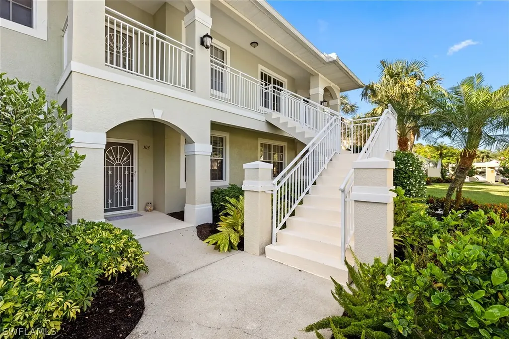 2290 Carrington Court Naples FL 34109