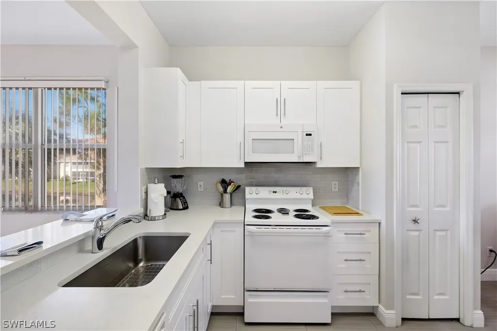 2290 Carrington Court Naples FL 34109