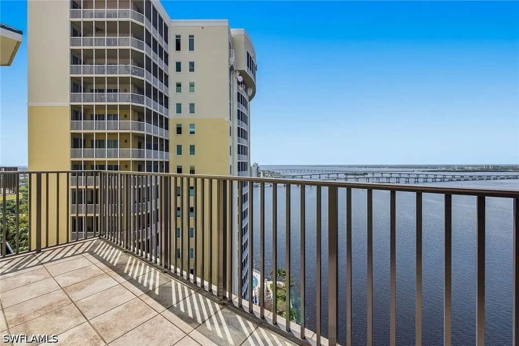 2797 1st Street Fort Myers FL 33916