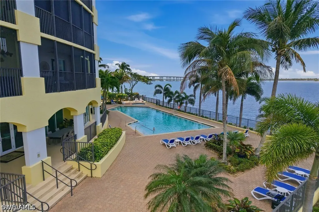2797 1st Street Fort Myers FL 33916