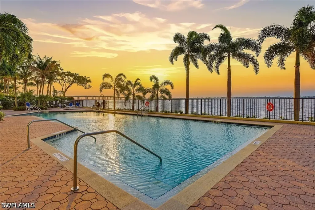 2797 1st Street Fort Myers FL 33916