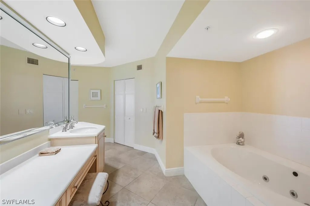 20 Seagate Drive Naples FL 34103