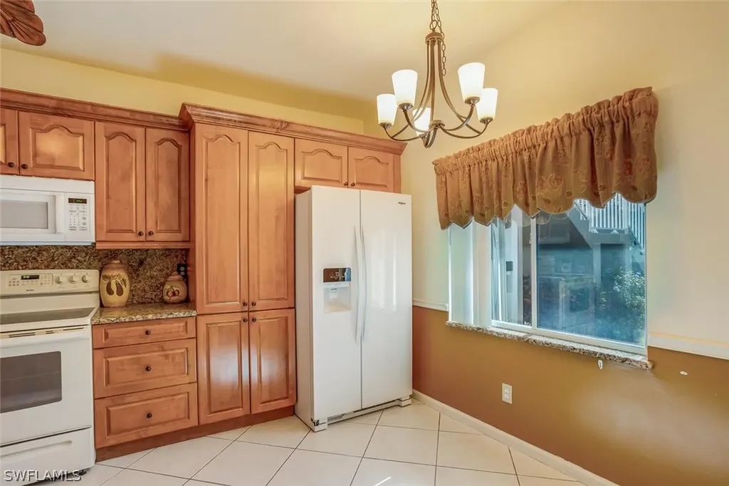 725 Saratoga Circle Naples FL 34104