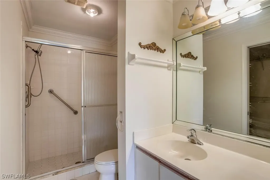 725 Saratoga Circle Naples FL 34104