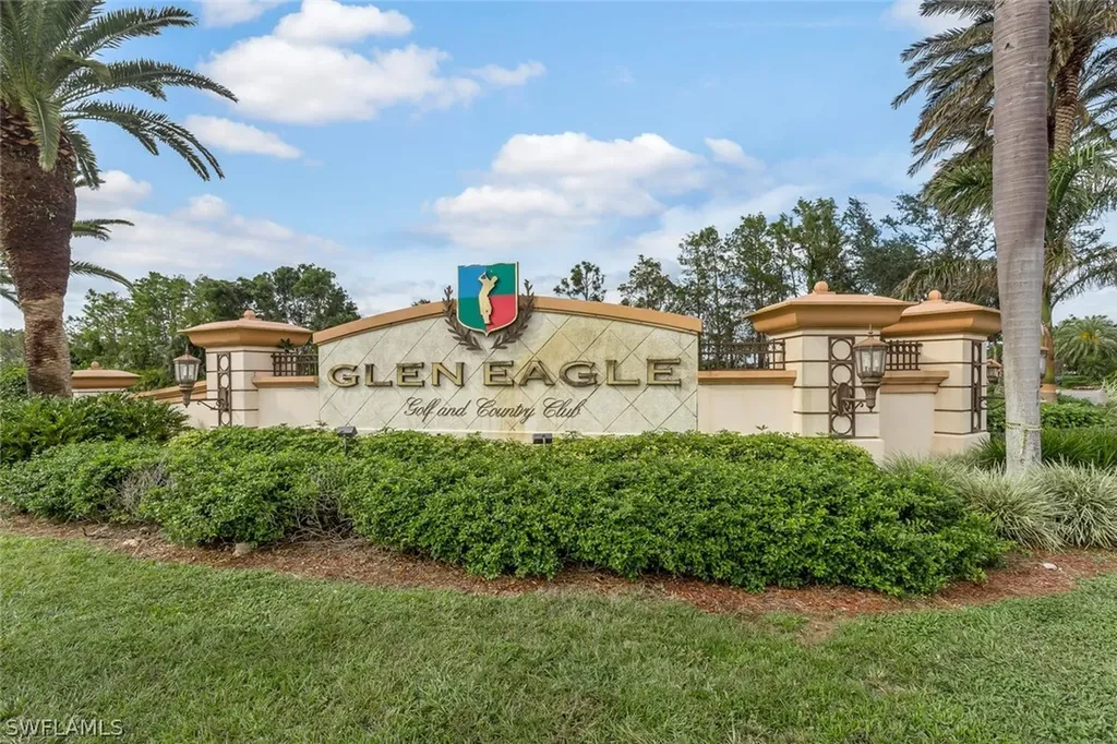 725 Saratoga Circle Naples FL 34104