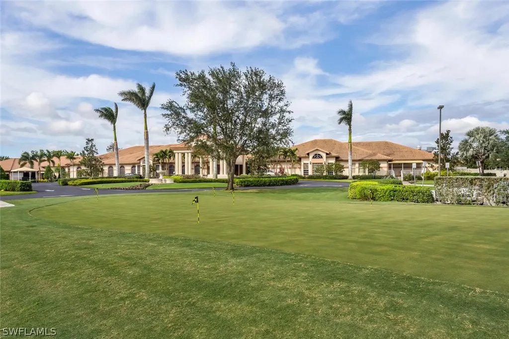 725 Saratoga Circle Naples FL 34104