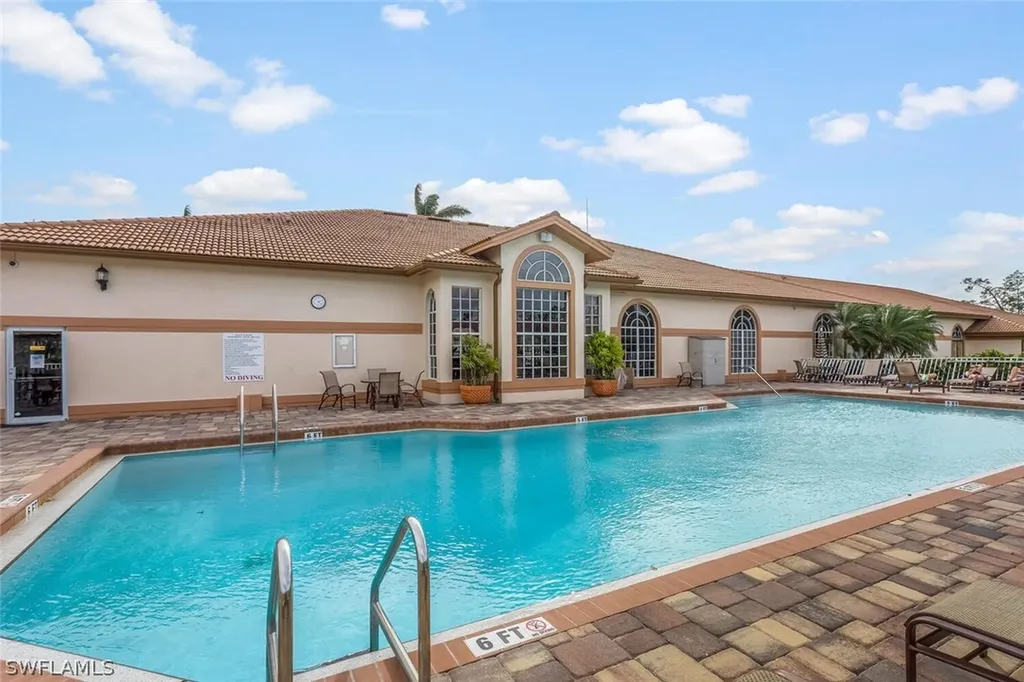 725 Saratoga Circle Naples FL 34104