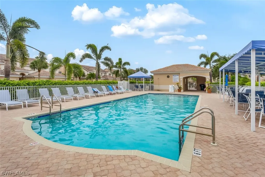 725 Saratoga Circle Naples FL 34104