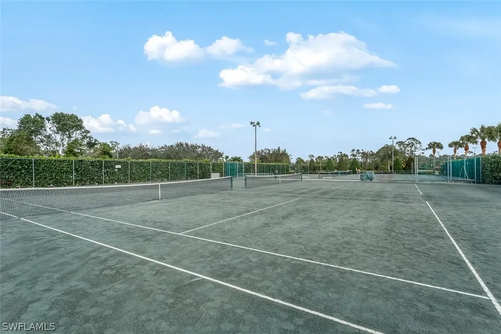725 Saratoga Circle Naples FL 34104