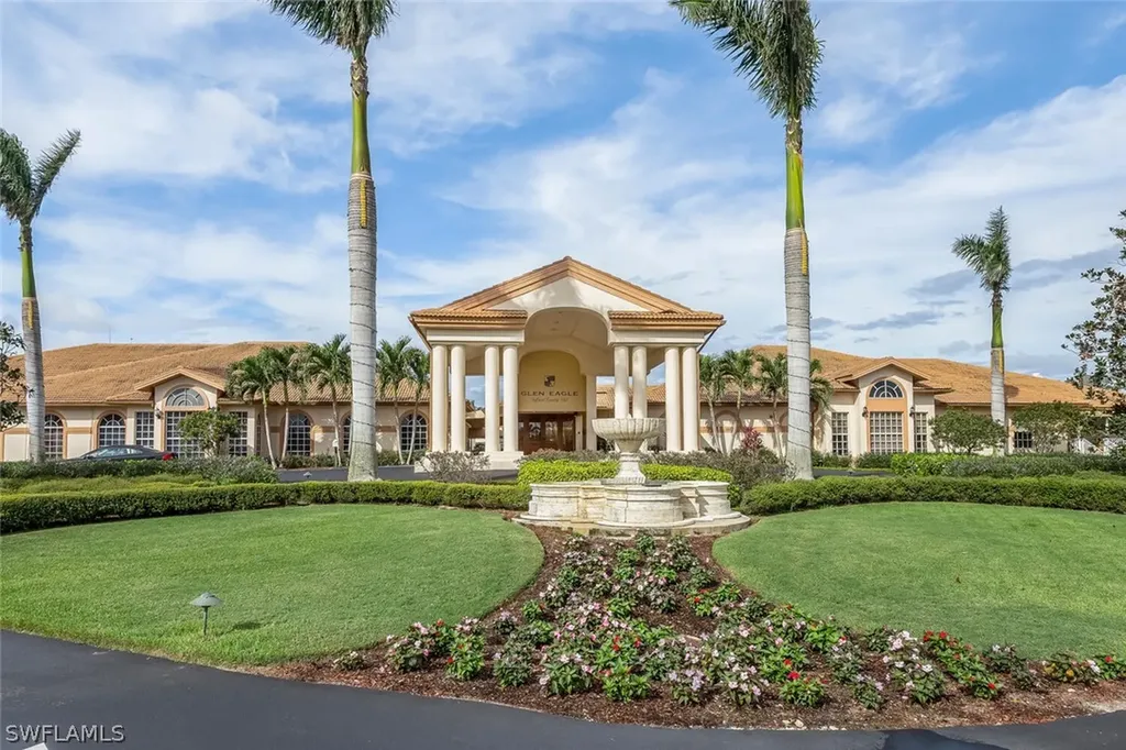 725 Saratoga Circle Naples FL 34104