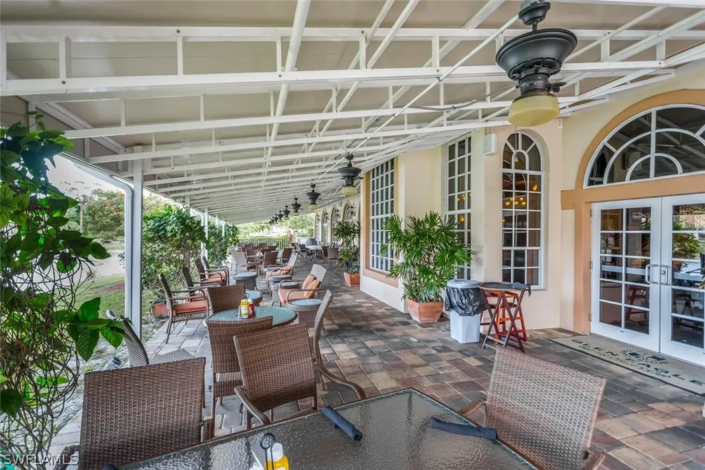 725 Saratoga Circle Naples FL 34104