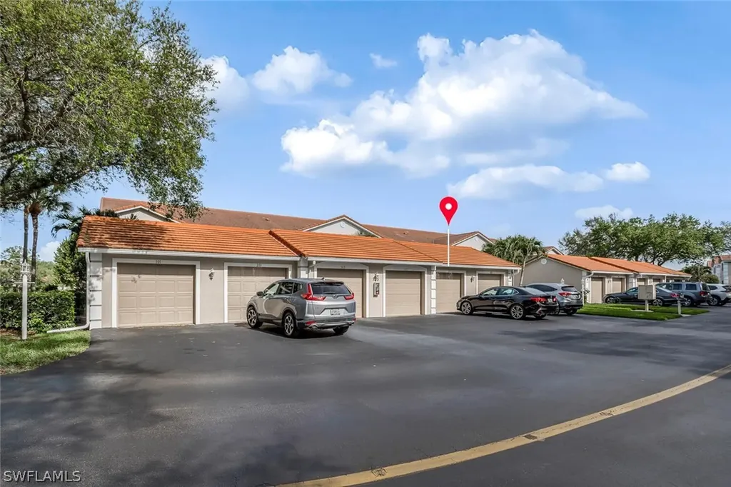 725 Saratoga Circle Naples FL 34104