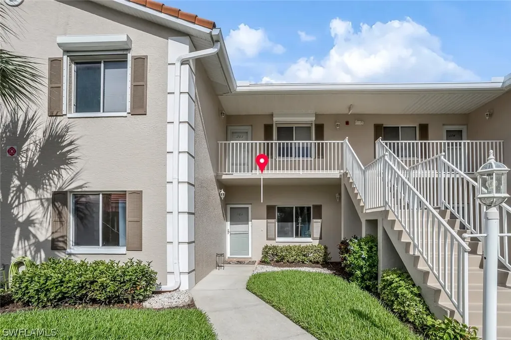 725 Saratoga Circle Naples FL 34104