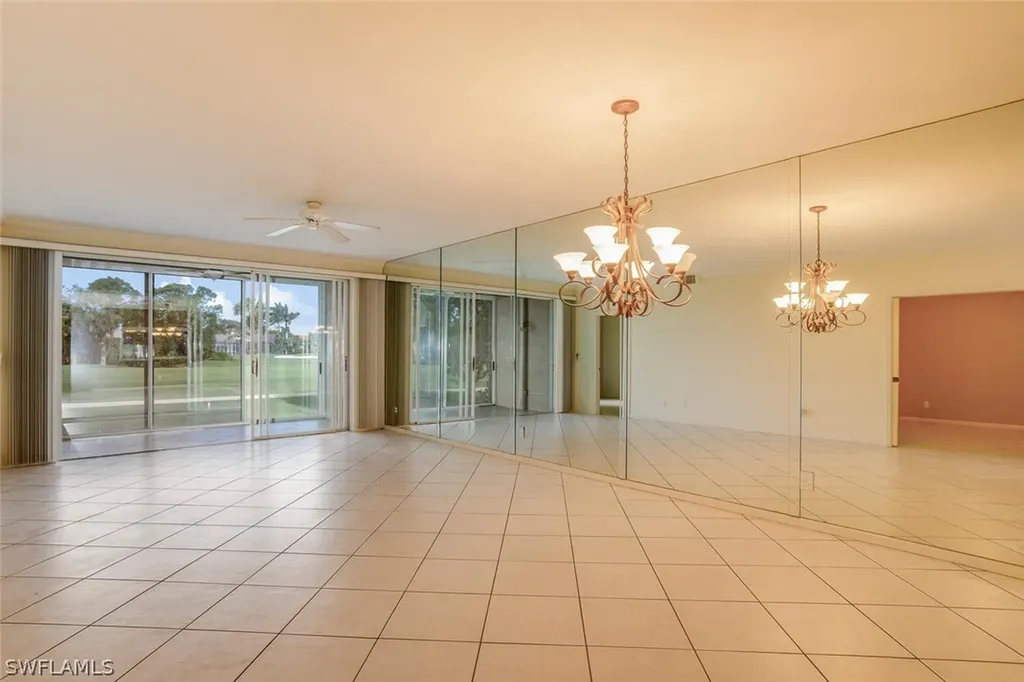725 Saratoga Circle Naples FL 34104