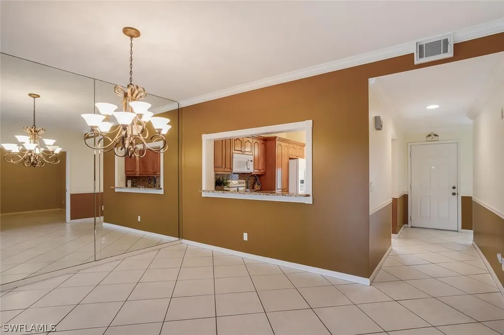 725 Saratoga Circle Naples FL 34104