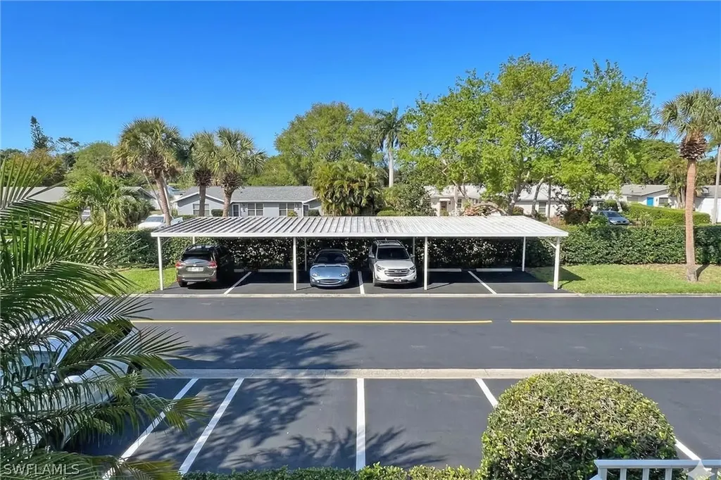 105 Wading Bird Circle Naples FL 34110
