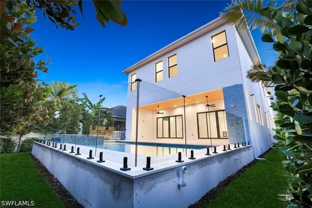 513 92nd Avenue N Naples FL 34108