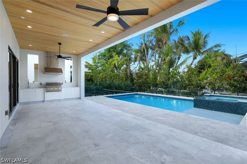 513 92nd Avenue N Naples FL 34108