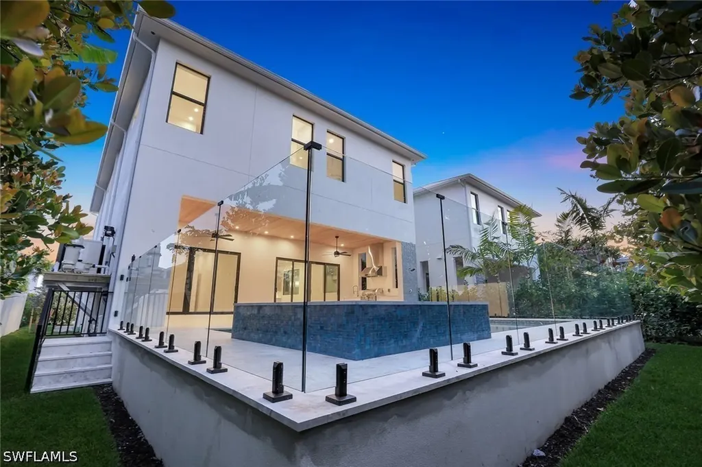 513 92nd Avenue N Naples FL 34108
