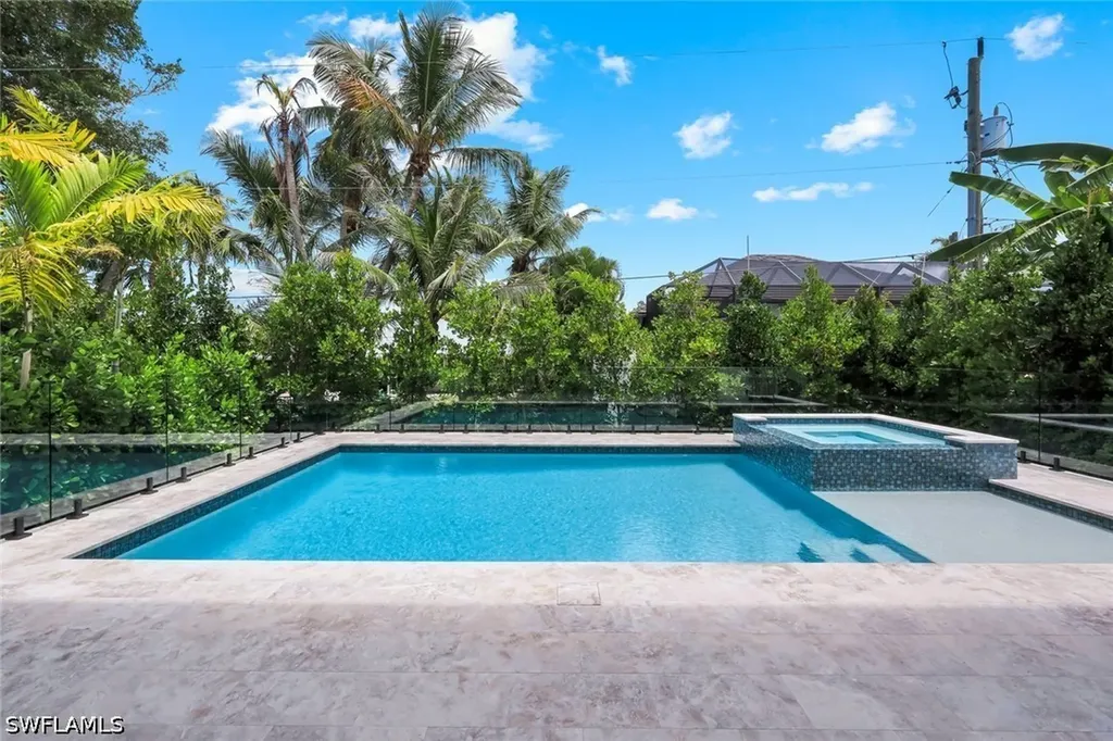 513 92nd Avenue N Naples FL 34108