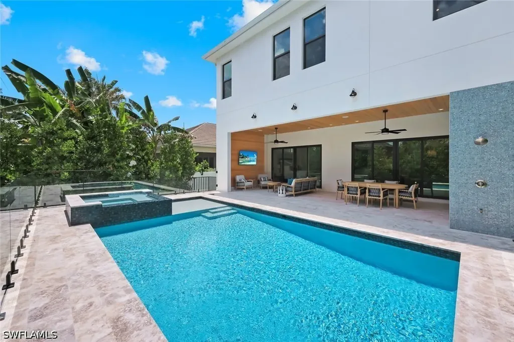 513 92nd Avenue N Naples FL 34108