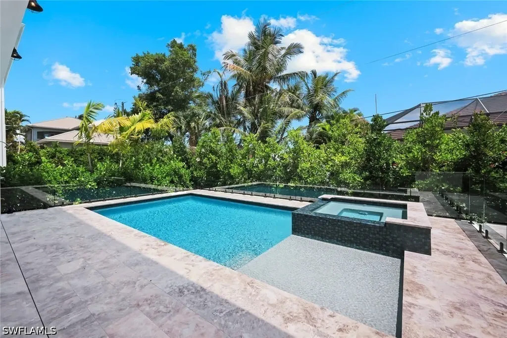 513 92nd Avenue N Naples FL 34108