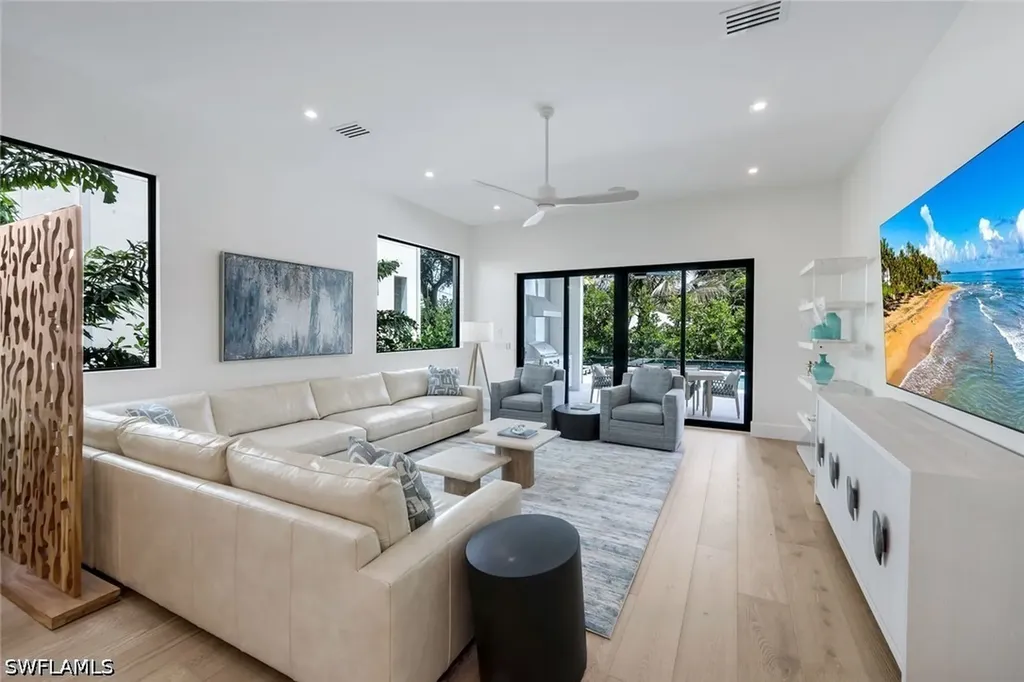 513 92nd Avenue N Naples FL 34108