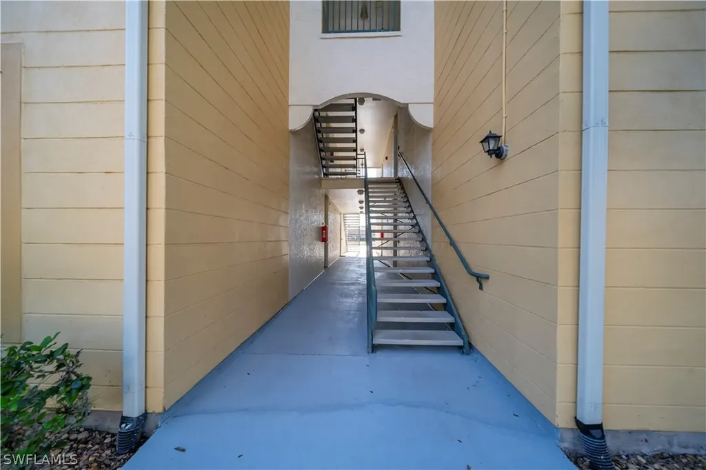11550 Villa Grand Fort Myers FL 33913