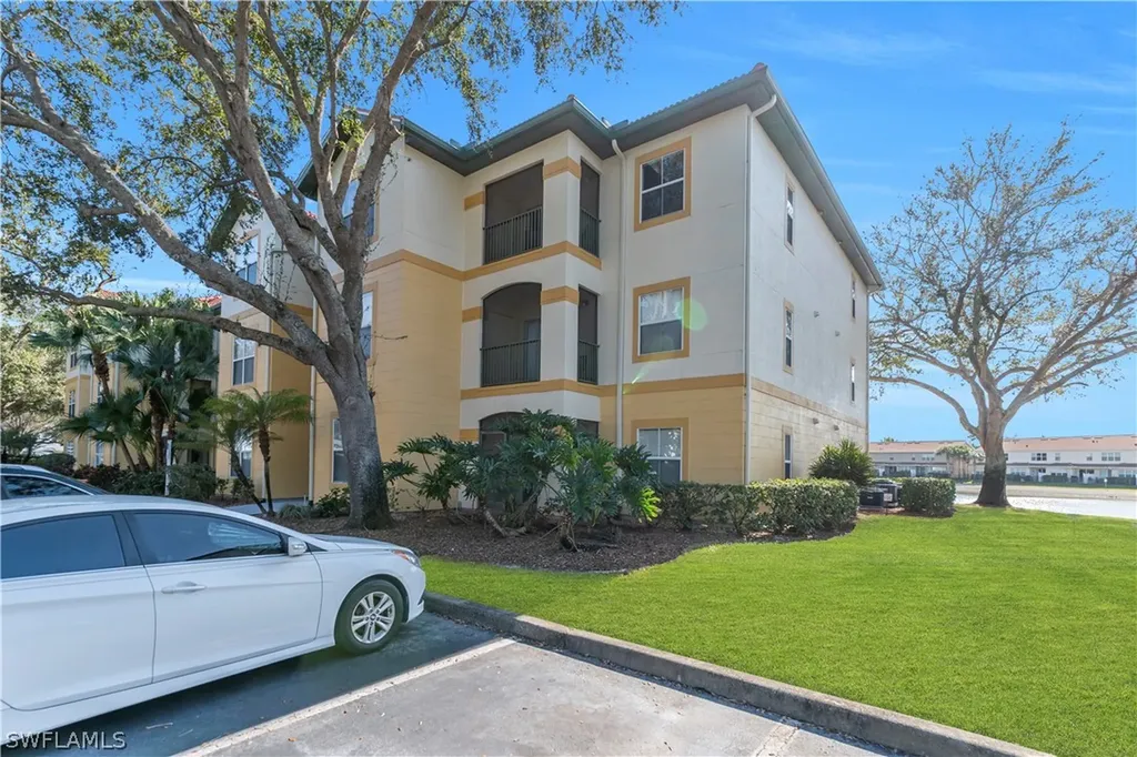 11550 Villa Grand Fort Myers FL 33913