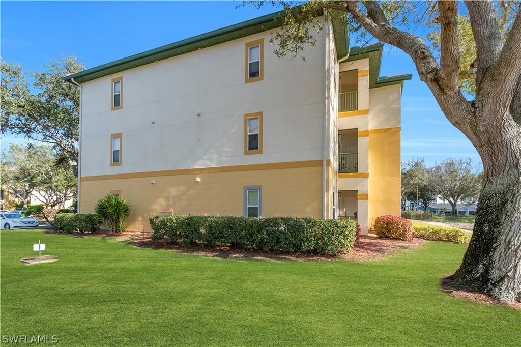 11550 Villa Grand Fort Myers FL 33913