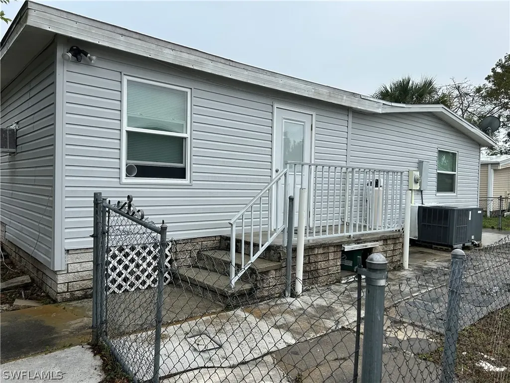 181 Pine Key Lane Naples FL 34114