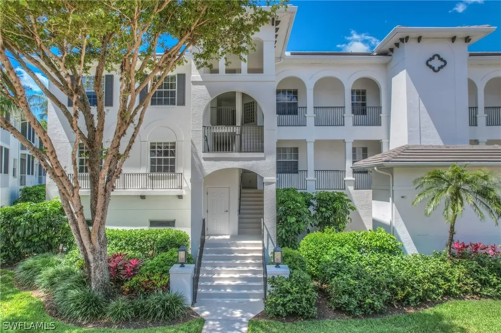 Naples FL, 820 Bentwater Circle, Unit 101