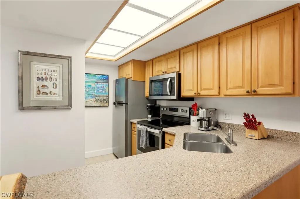 600 Neapolitan Way Naples FL 34103