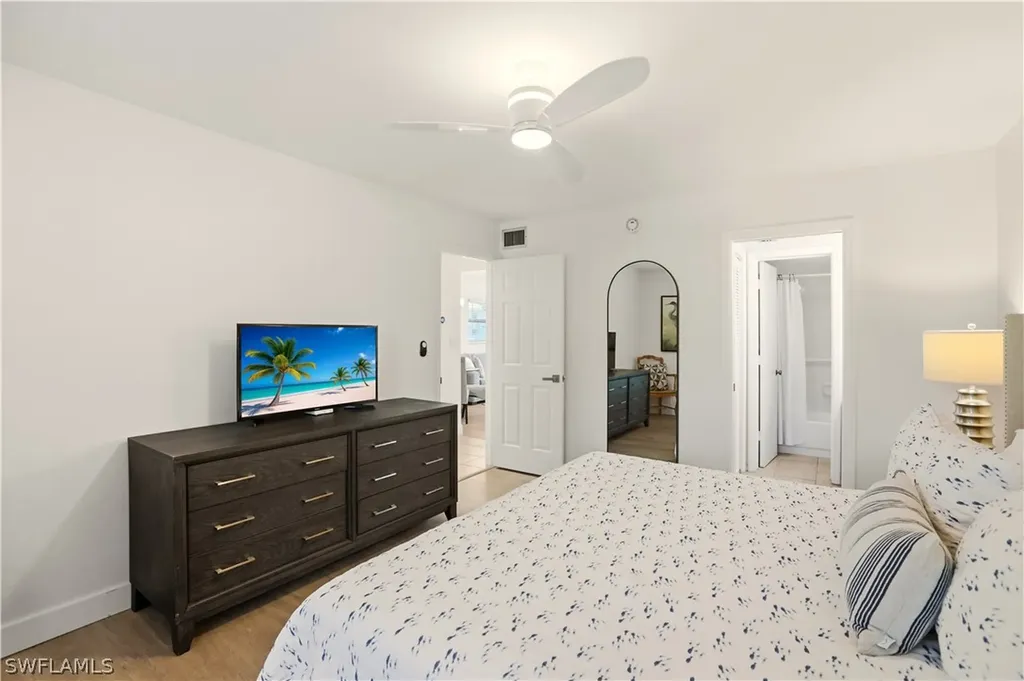 600 Neapolitan Way Naples FL 34103