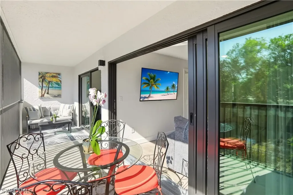 600 Neapolitan Way Naples FL 34103