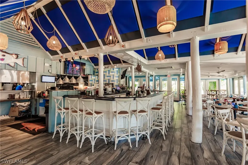 600 Neapolitan Way Naples FL 34103