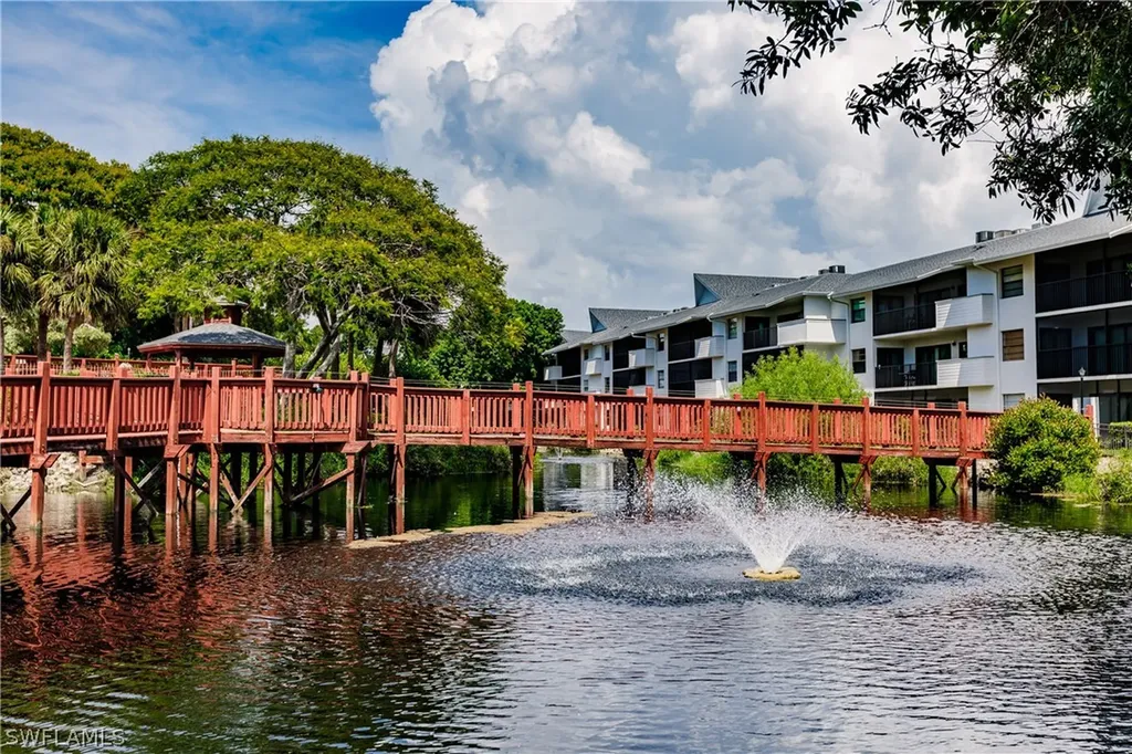 600 Neapolitan Way Naples FL 34103