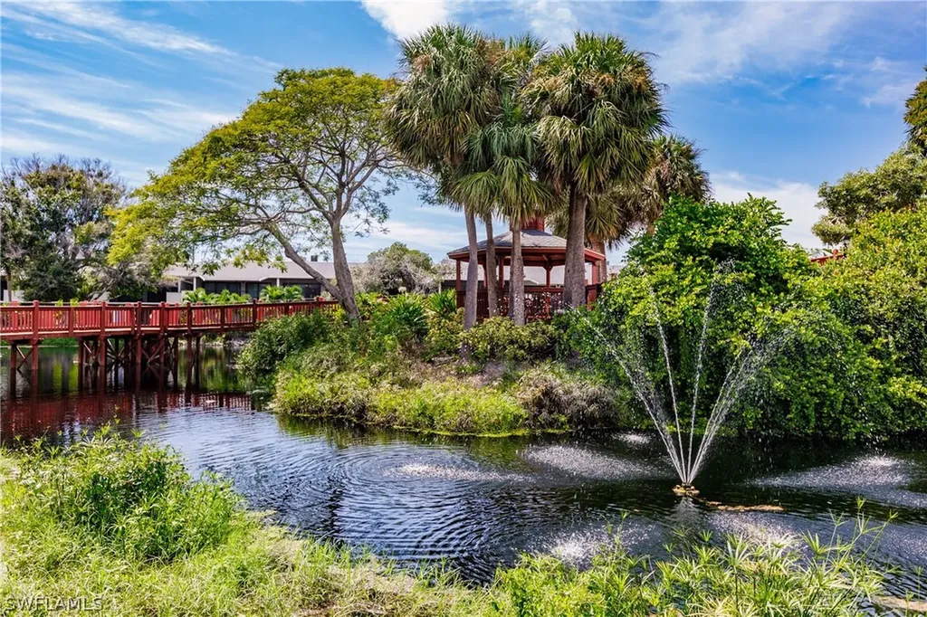 600 Neapolitan Way Naples FL 34103