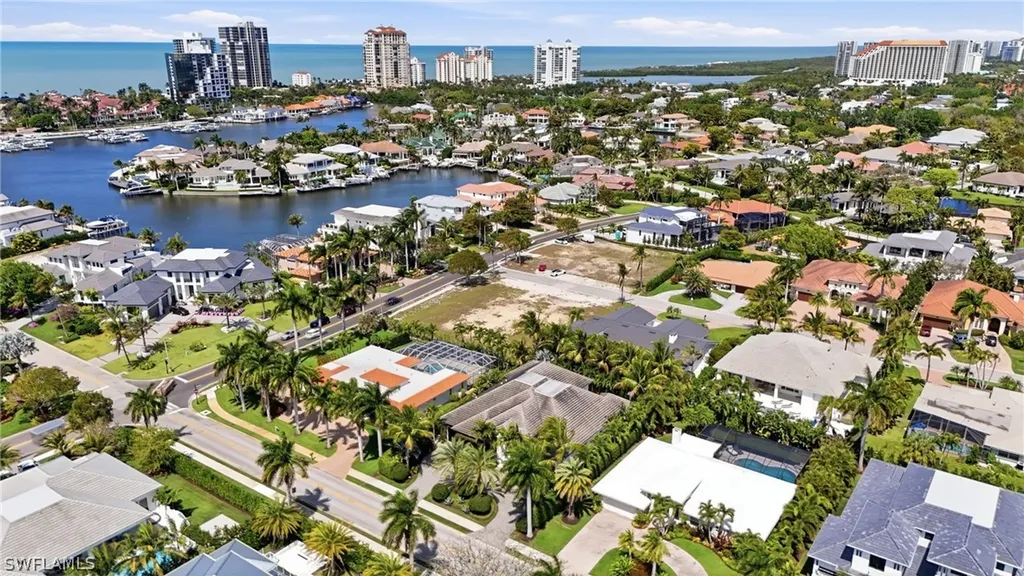 504 Parkwood Lane Naples FL 34103