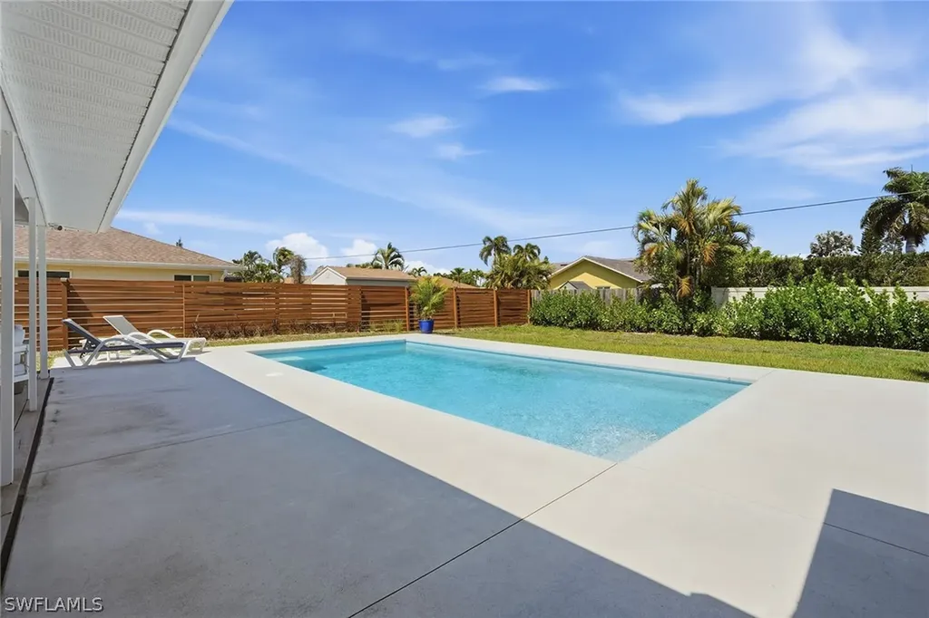 157 Willoughby Drive Naples FL 34110