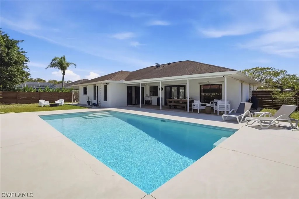 157 Willoughby Drive Naples FL 34110