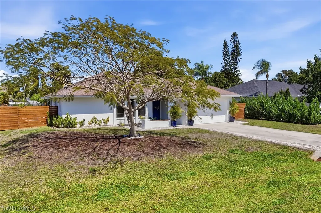 157 Willoughby Drive Naples FL 34110