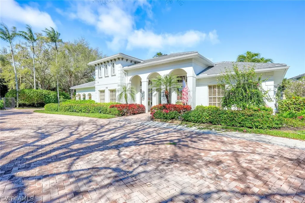831 Sailaway Lane Naples FL 34108