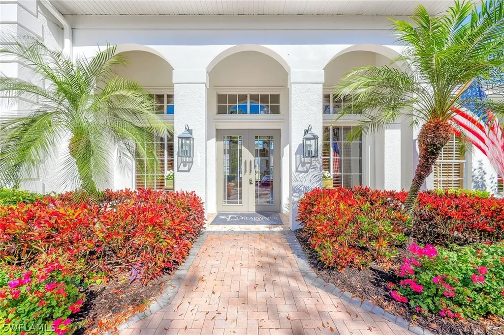 831 Sailaway Lane Naples FL 34108