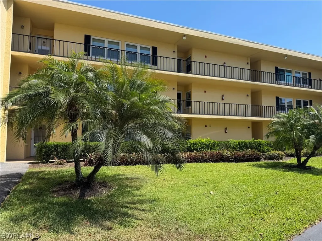 1085 Forest Lakes Drive Naples FL 34105