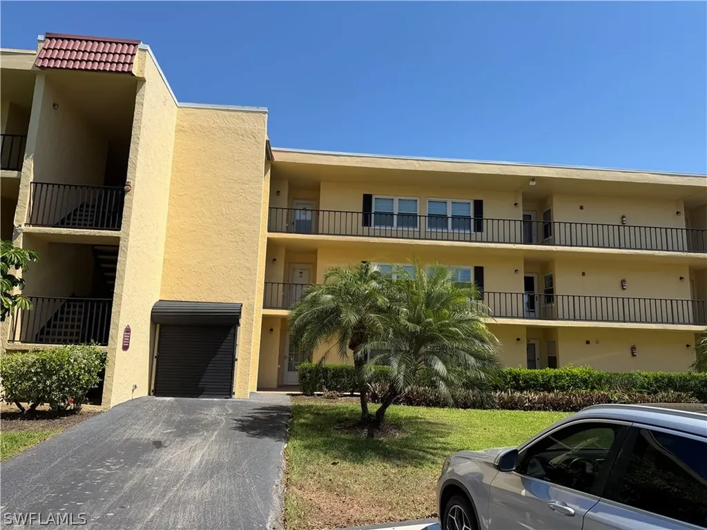1085 Forest Lakes Drive Naples FL 34105