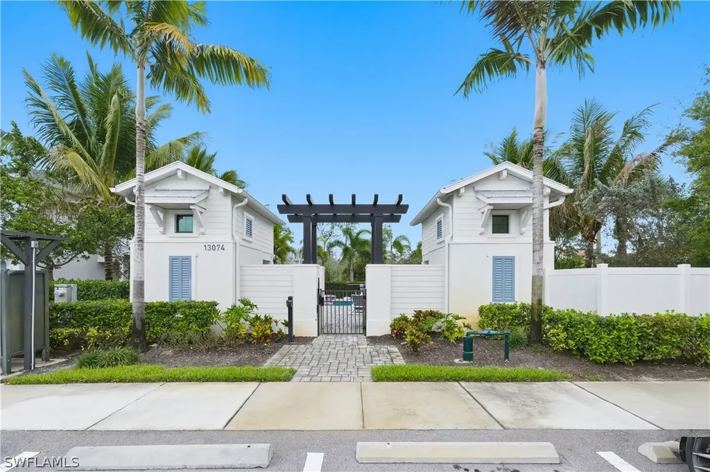 13017 Pembroke Drive Naples FL 34105