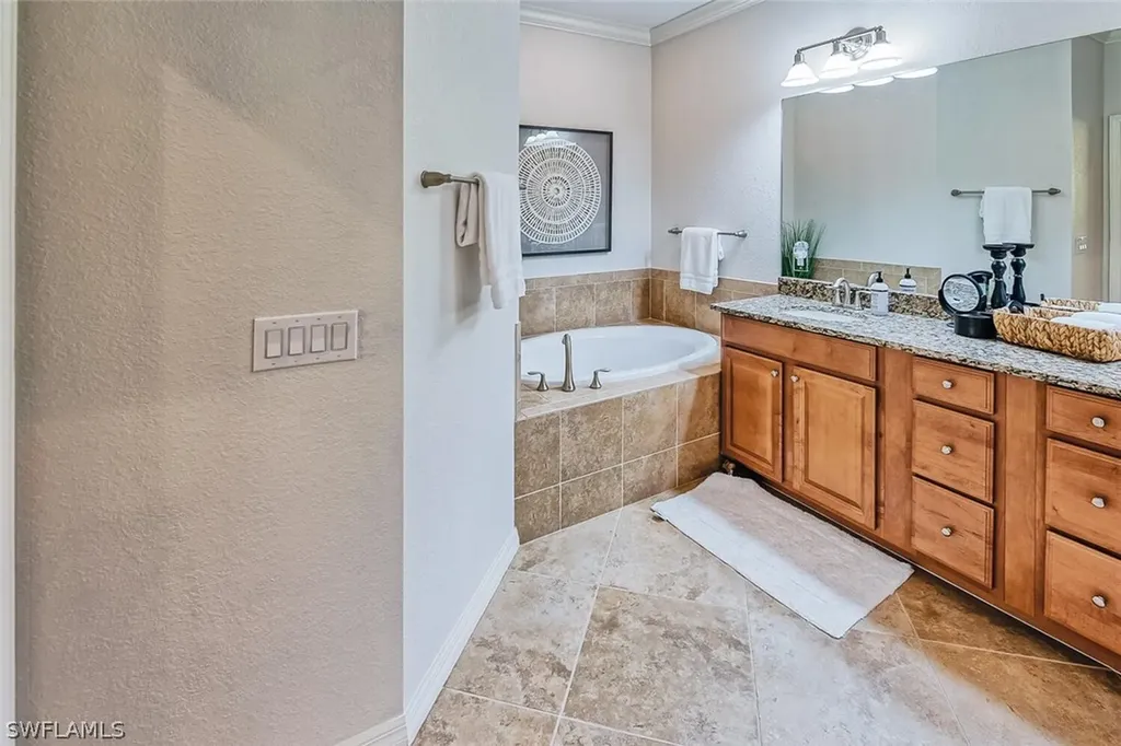 9107 Napoli Court Naples FL 34113