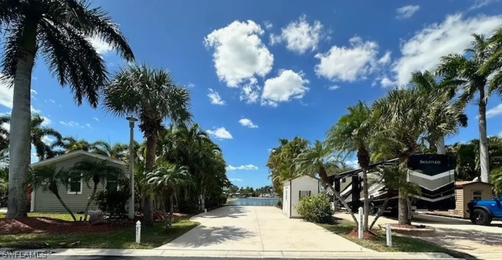 1343 Amethyst Lake Lane Naples FL 34114